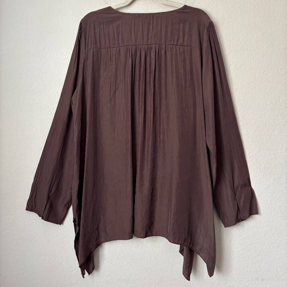 Andree by UNIT 1X Floral Embroidered Longline Sharkbite Hem Blouse Top - Picture 10 of 12